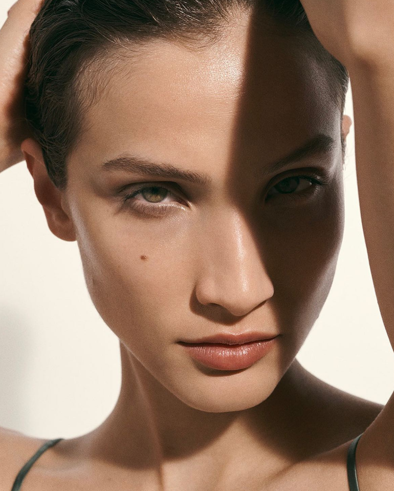 THE HYDRATING ILLUMINATOR
